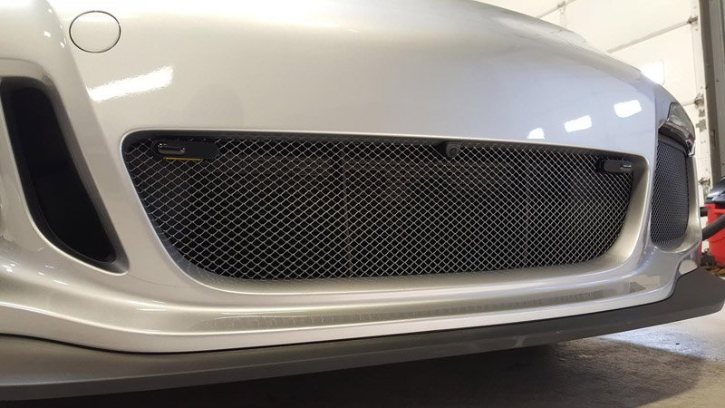 Jammer heads properly installed in a Porsche 911 grill